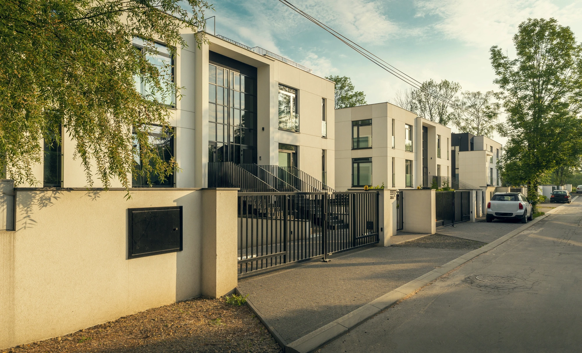 house-with-automatic-gate-system