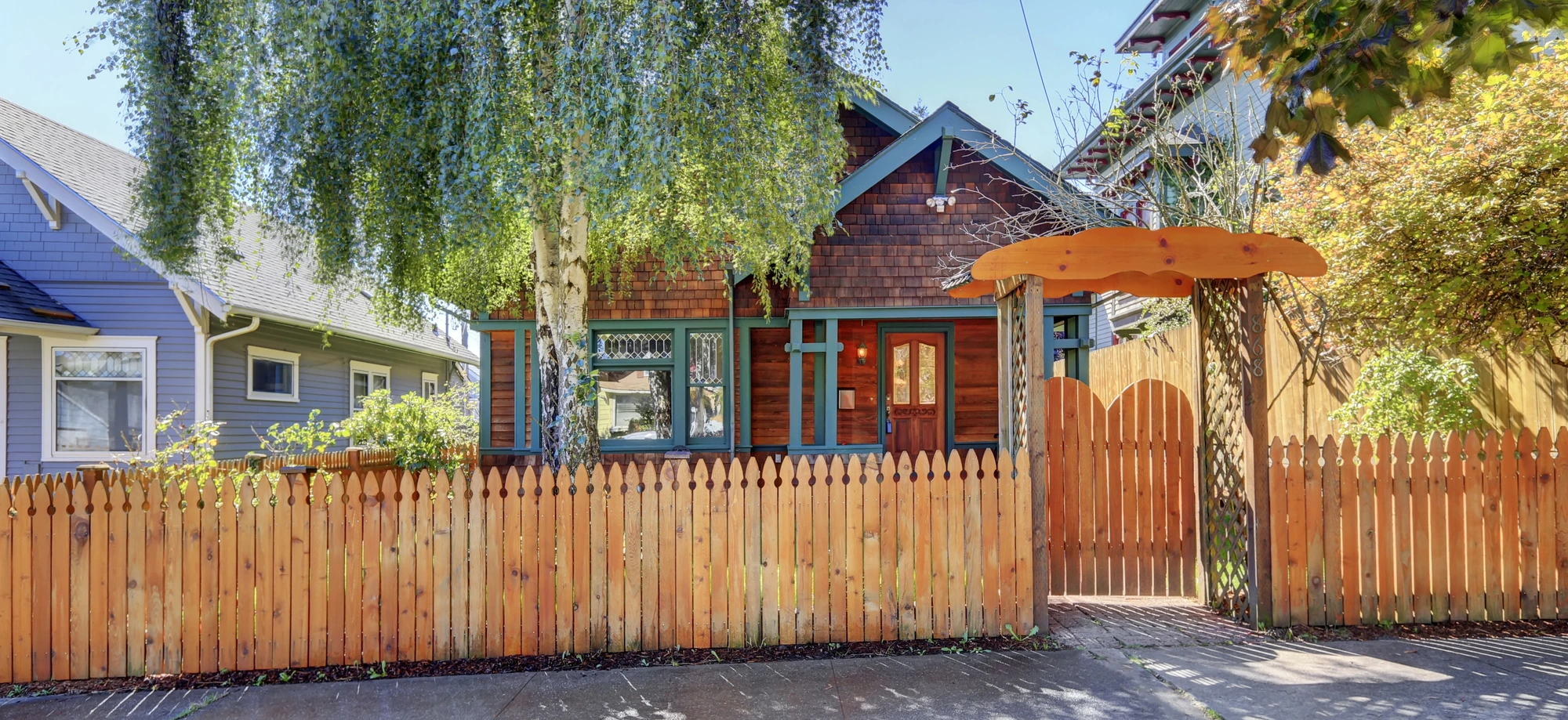 beautiful house with fence from fencing company near me